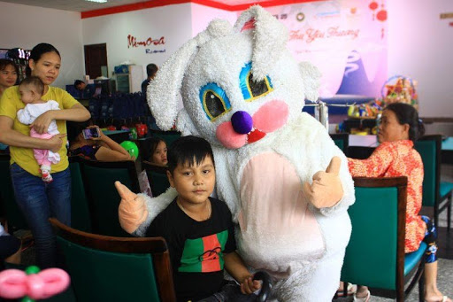  Photos of children playing in a loving Mid-Autumn Festival co-organized by PEB Steel